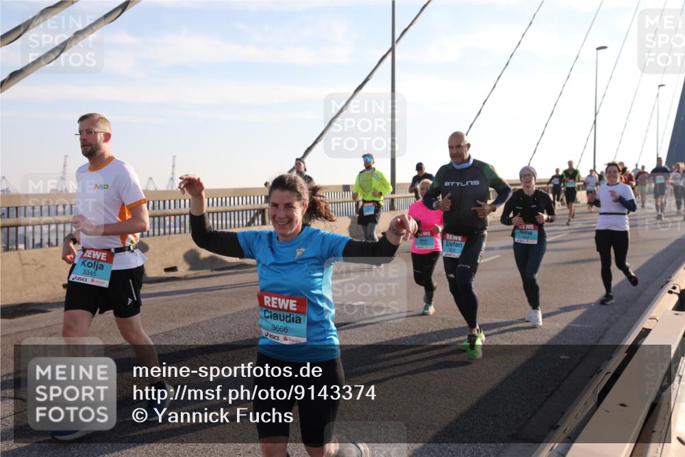 03.10.2025 - Köhlbrandbrückenlauf Yannick Fuchs http://msf.ph/oto/9143374 03.10.2025 08:30:21 Position 2 3345, 3666, 1844 meine-sportfotos.de