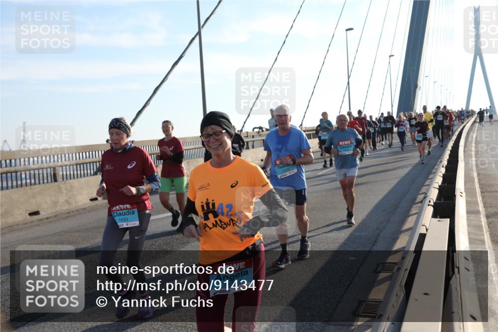 03.10.2025 - Köhlbrandbrückenlauf Yannick Fuchs http://msf.ph/oto/9143477 03.10.2025 08:30:29 Position 2 1633, 42, 1598, 1325 meine-sportfotos.de