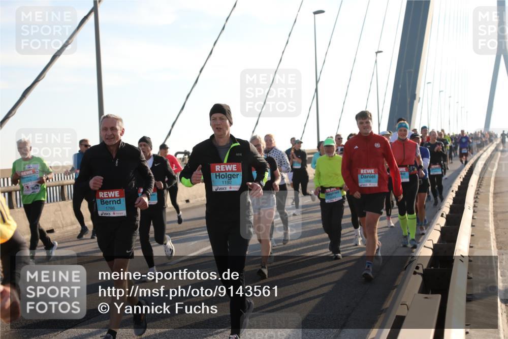 03.10.2025 - Köhlbrandbrückenlauf Yannick Fuchs http://msf.ph/oto/9143561 03.10.2025 08:30:37 Position 2 1786, 1192, 1164, 1456 meine-sportfotos.de