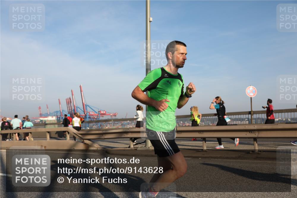 03.10.2025 - Köhlbrandbrückenlauf Yannick Fuchs http://msf.ph/oto/9143628 03.10.2025 08:30:50 Position 2  meine-sportfotos.de