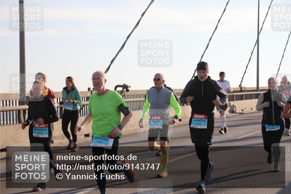 03.10.2025 - Köhlbrandbrückenlauf Yannick Fuchs http://msf.ph/oto/9143747 03.10.2025 08:31:13 Position 2 1615, 1802, 3528, 1634 meine-sportfotos.de