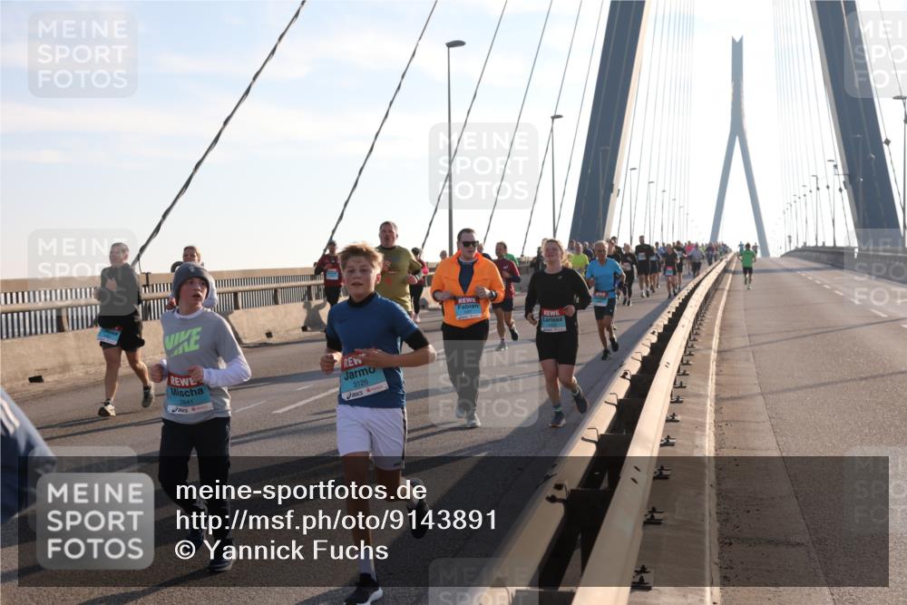 03.10.2025 - Köhlbrandbrückenlauf Yannick Fuchs http://msf.ph/oto/9143891 03.10.2025 08:31:23 Position 2 2841, 3126 meine-sportfotos.de