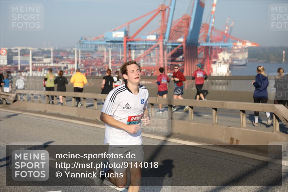 03.10.2025 - Köhlbrandbrückenlauf Yannick Fuchs http://msf.ph/oto/9144018 03.10.2025 08:31:41 Position 2  meine-sportfotos.de