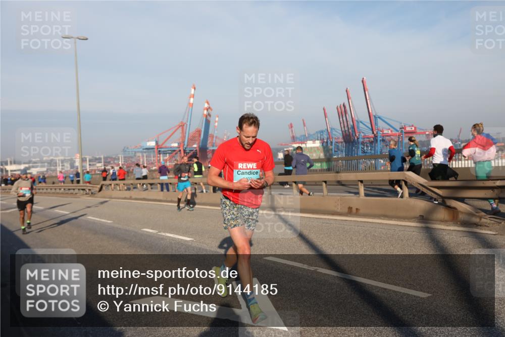 03.10.2025 - Köhlbrandbrückenlauf Yannick Fuchs http://msf.ph/oto/9144185 03.10.2025 08:32:07 Position 2 103 meine-sportfotos.de