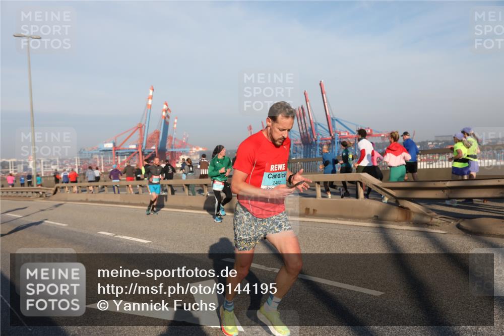 03.10.2025 - Köhlbrandbrückenlauf Yannick Fuchs http://msf.ph/oto/9144195 03.10.2025 08:32:07 Position 2 2402 meine-sportfotos.de