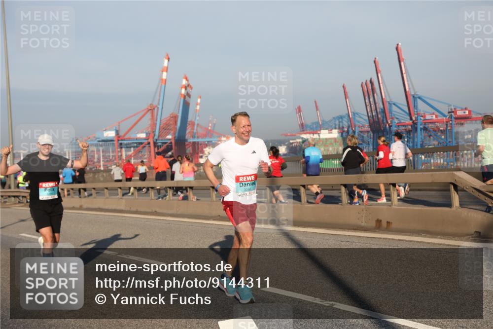 03.10.2025 - Köhlbrandbrückenlauf Yannick Fuchs http://msf.ph/oto/9144311 03.10.2025 08:32:20 Position 2 3086 meine-sportfotos.de