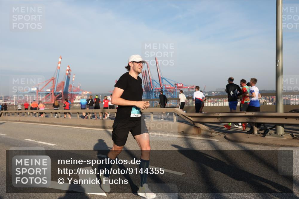 03.10.2025 - Köhlbrandbrückenlauf Yannick Fuchs http://msf.ph/oto/9144355 03.10.2025 08:32:21 Position 2 18 meine-sportfotos.de