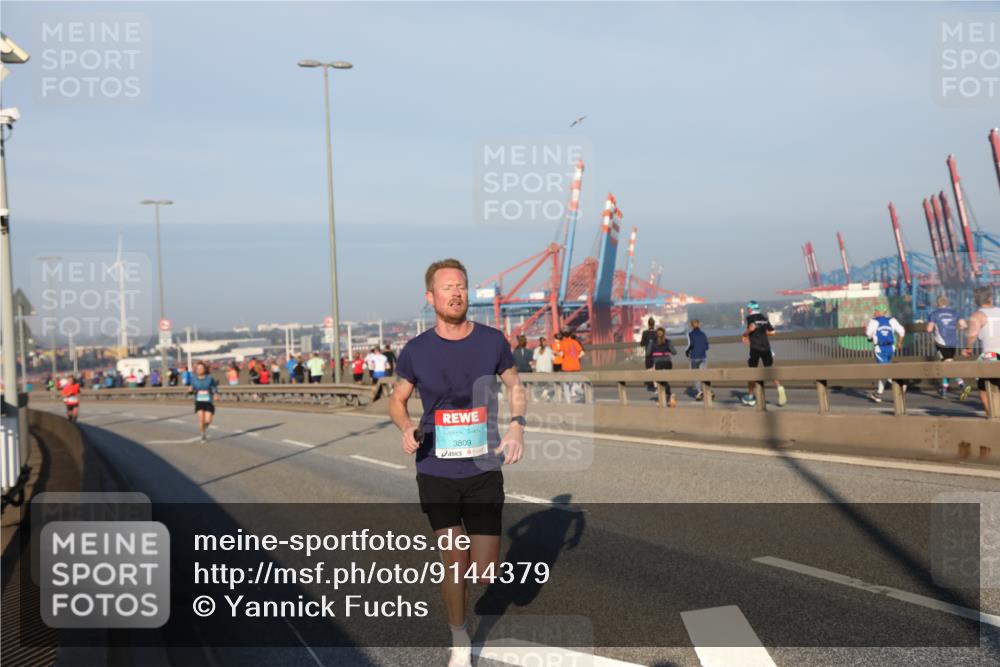 03.10.2025 - Köhlbrandbrückenlauf Yannick Fuchs http://msf.ph/oto/9144379 03.10.2025 08:32:32 Position 2 3809 meine-sportfotos.de