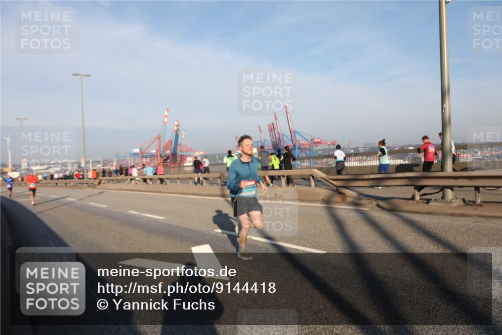 03.10.2025 - Köhlbrandbrückenlauf Yannick Fuchs http://msf.ph/oto/9144418 03.10.2025 08:32:38 Position 2  meine-sportfotos.de