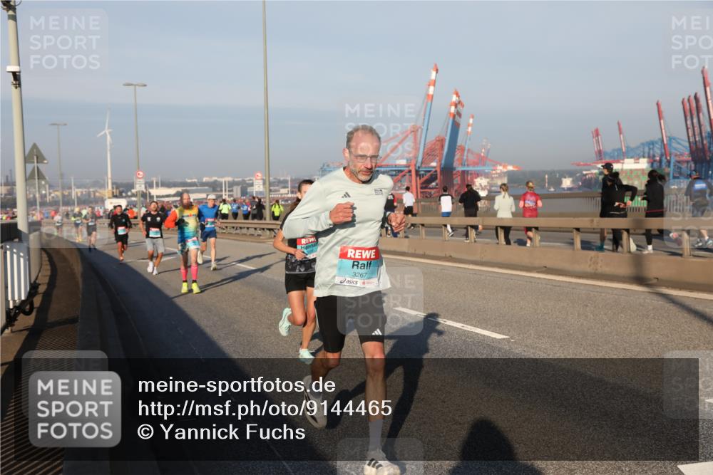 03.10.2025 - Köhlbrandbrückenlauf Yannick Fuchs http://msf.ph/oto/9144465 03.10.2025 08:32:50 Position 2 3267 meine-sportfotos.de