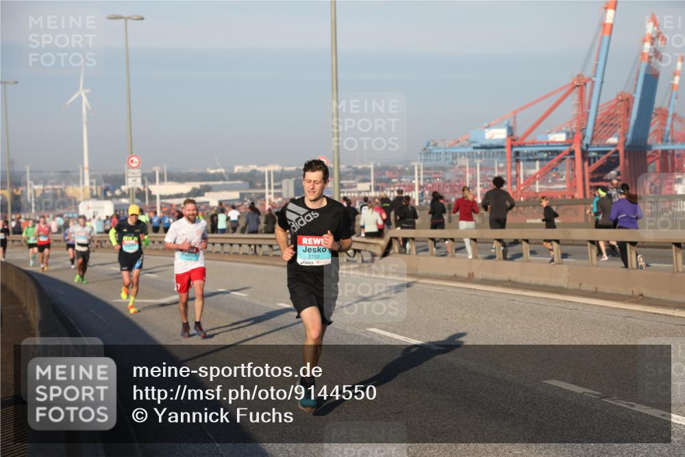 03.10.2025 - Köhlbrandbrückenlauf Yannick Fuchs http://msf.ph/oto/9144550 03.10.2025 08:32:57 Position 2 2722 meine-sportfotos.de
