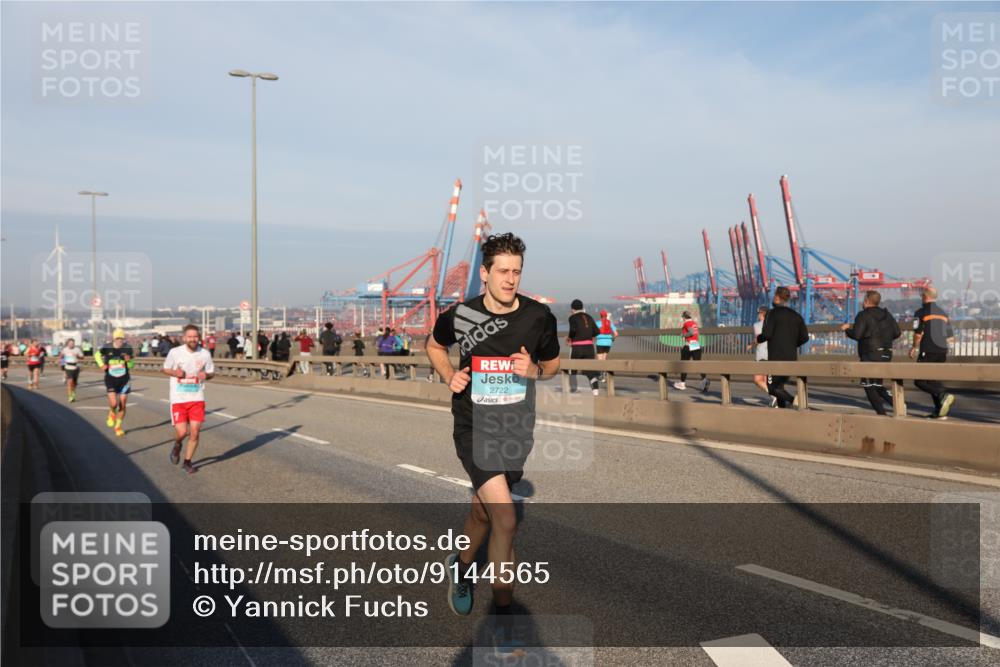 03.10.2025 - Köhlbrandbrückenlauf Yannick Fuchs http://msf.ph/oto/9144565 03.10.2025 08:32:58 Position 2 2722 meine-sportfotos.de