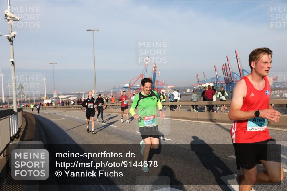 03.10.2025 - Köhlbrandbrückenlauf Yannick Fuchs http://msf.ph/oto/9144678 03.10.2025 08:33:11 Position 2 2705 meine-sportfotos.de