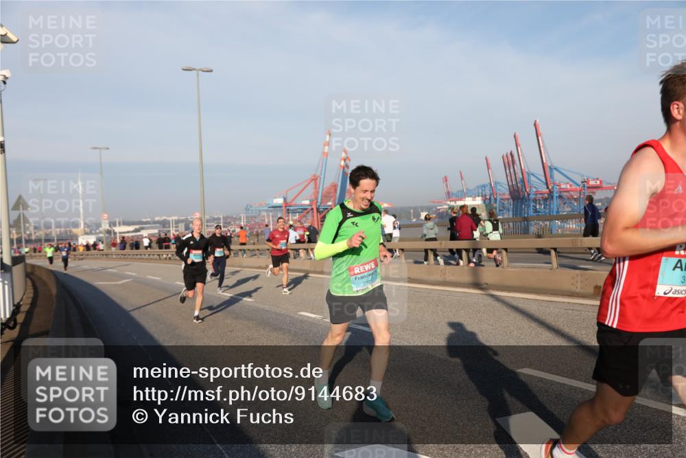 03.10.2025 - Köhlbrandbrückenlauf Yannick Fuchs http://msf.ph/oto/9144683 03.10.2025 08:33:11 Position 2 2705, 3 meine-sportfotos.de