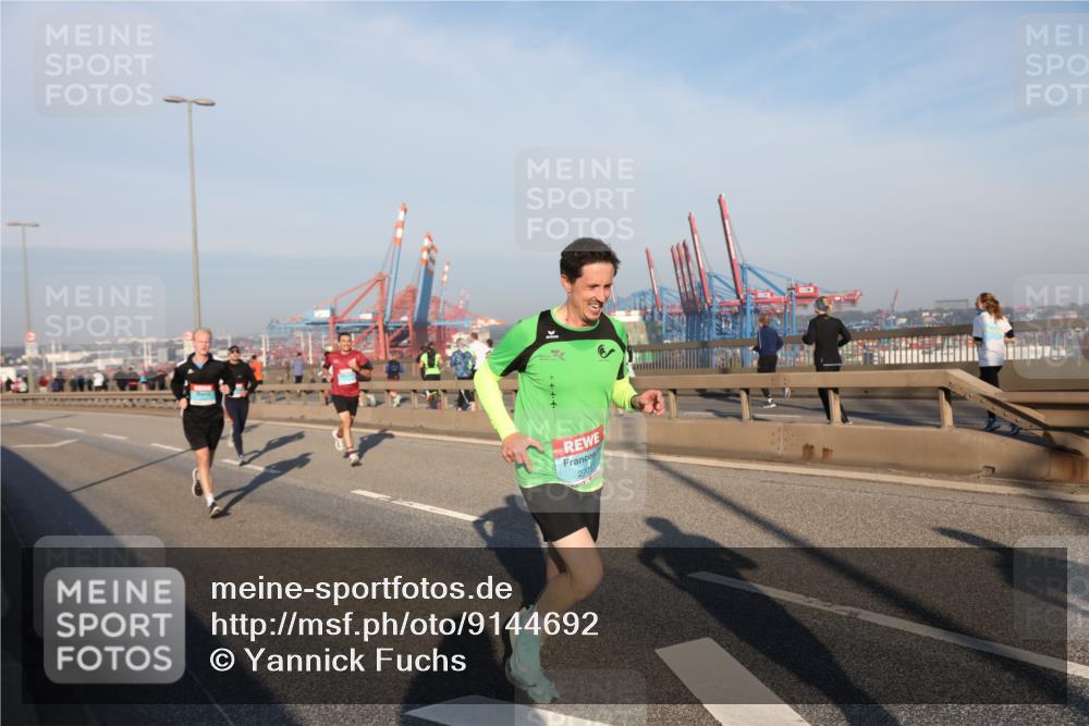 03.10.2025 - Köhlbrandbrückenlauf Yannick Fuchs http://msf.ph/oto/9144692 03.10.2025 08:33:11 Position 2 2705 meine-sportfotos.de