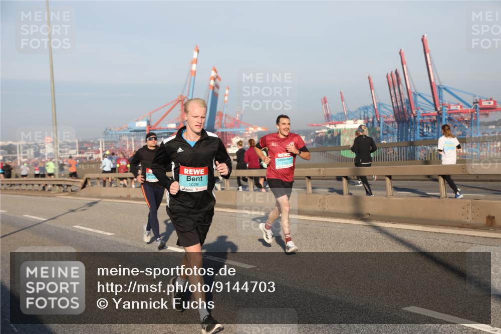03.10.2025 - Köhlbrandbrückenlauf Yannick Fuchs http://msf.ph/oto/9144703 03.10.2025 08:33:13 Position 2 1029, 2792 meine-sportfotos.de