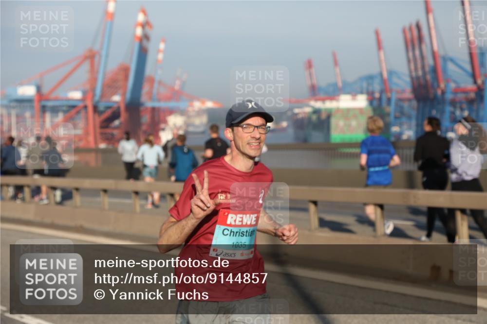 03.10.2025 - Köhlbrandbrückenlauf Yannick Fuchs http://msf.ph/oto/9144857 03.10.2025 08:33:32 Position 2 1035 meine-sportfotos.de