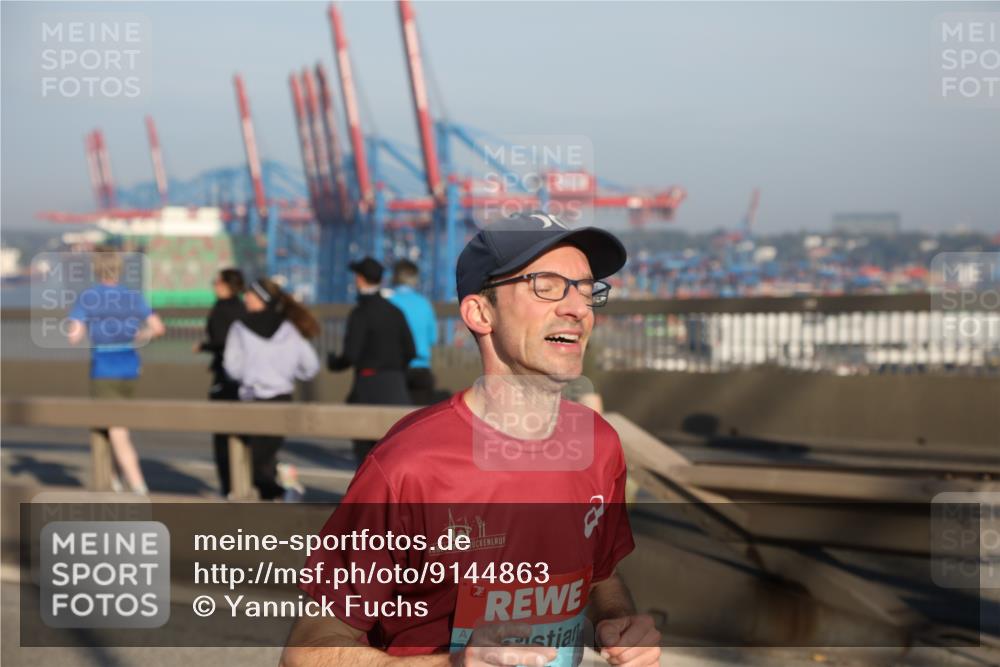 03.10.2025 - Köhlbrandbrückenlauf Yannick Fuchs http://msf.ph/oto/9144863 03.10.2025 08:33:33 Position 2  meine-sportfotos.de