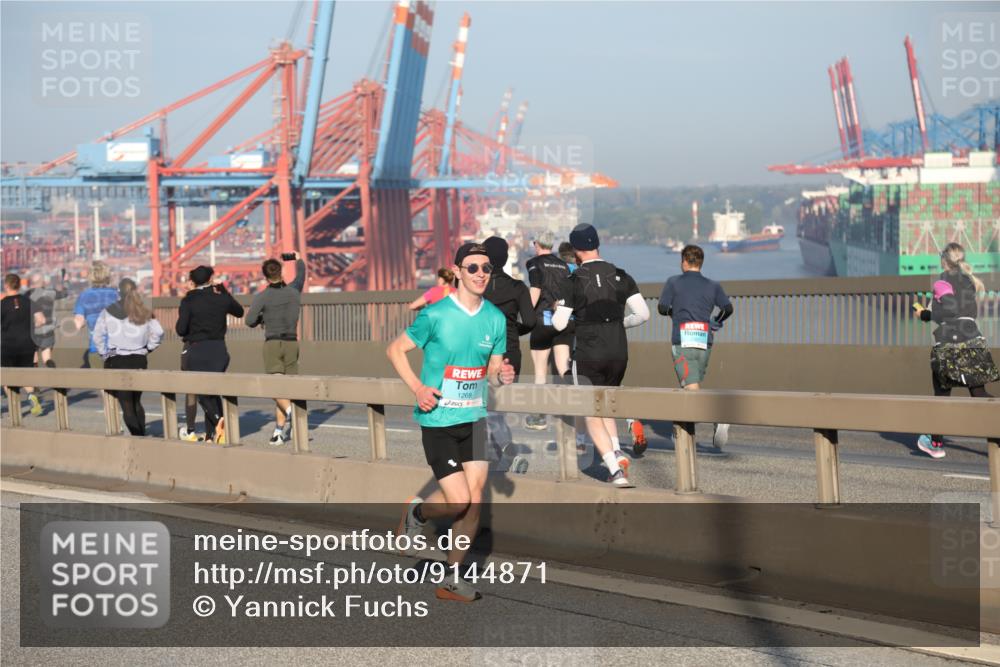 03.10.2025 - Köhlbrandbrückenlauf Yannick Fuchs http://msf.ph/oto/9144871 03.10.2025 08:33:38 Position 2 1268 meine-sportfotos.de
