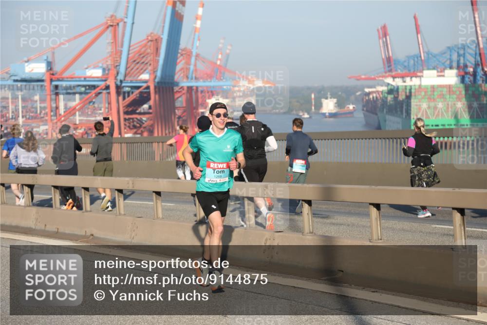 03.10.2025 - Köhlbrandbrückenlauf Yannick Fuchs http://msf.ph/oto/9144875 03.10.2025 08:33:38 Position 2 1268 meine-sportfotos.de