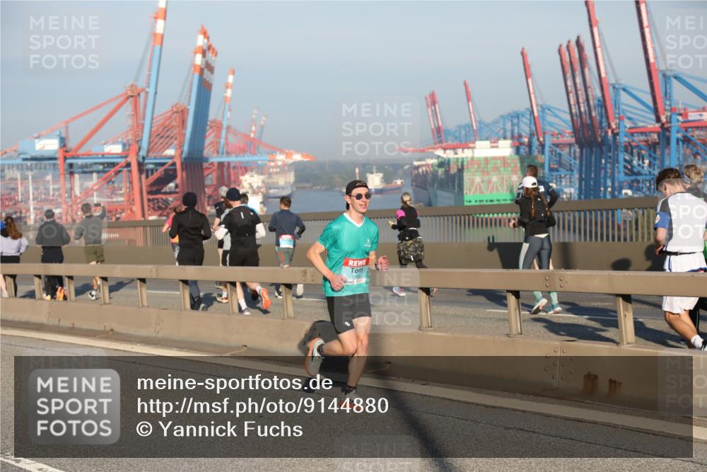 03.10.2025 - Köhlbrandbrückenlauf Yannick Fuchs http://msf.ph/oto/9144880 03.10.2025 08:33:39 Position 2 1268 meine-sportfotos.de