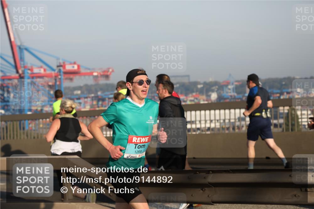 03.10.2025 - Köhlbrandbrückenlauf Yannick Fuchs http://msf.ph/oto/9144892 03.10.2025 08:33:40 Position 2 1268 meine-sportfotos.de