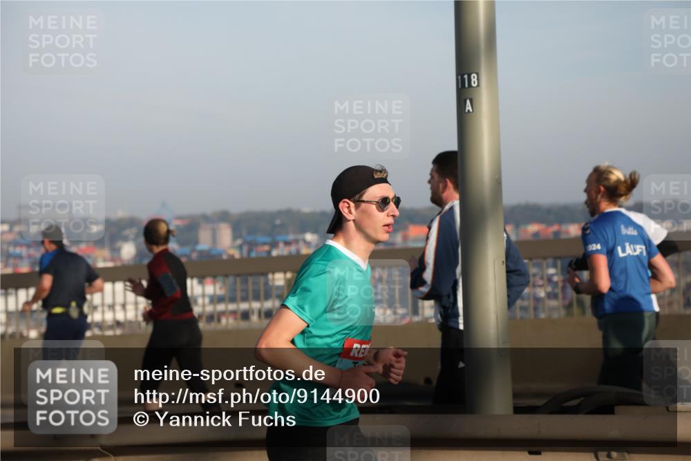 03.10.2025 - Köhlbrandbrückenlauf Yannick Fuchs http://msf.ph/oto/9144900 03.10.2025 08:33:41 Position 2 118, 024 meine-sportfotos.de
