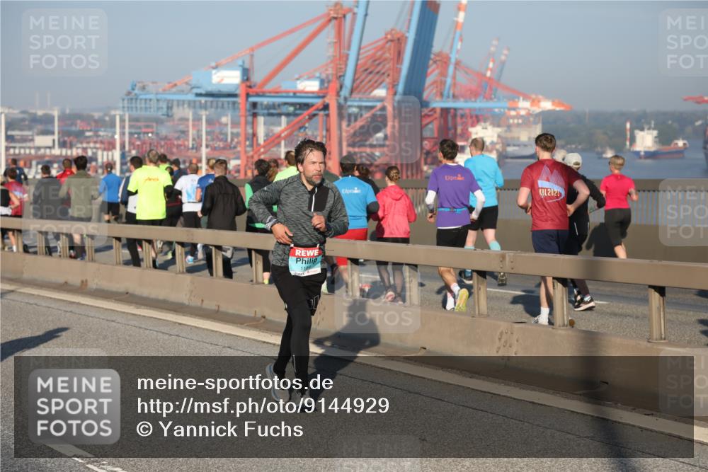 03.10.2025 - Köhlbrandbrückenlauf Yannick Fuchs http://msf.ph/oto/9144929 03.10.2025 08:33:50 Position 2 1184, 2025 meine-sportfotos.de