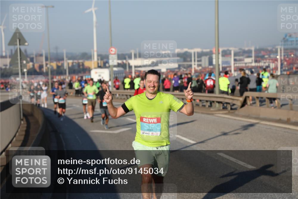 03.10.2025 - Köhlbrandbrückenlauf Yannick Fuchs http://msf.ph/oto/9145034 03.10.2025 08:34:04 Position 2 3841 meine-sportfotos.de