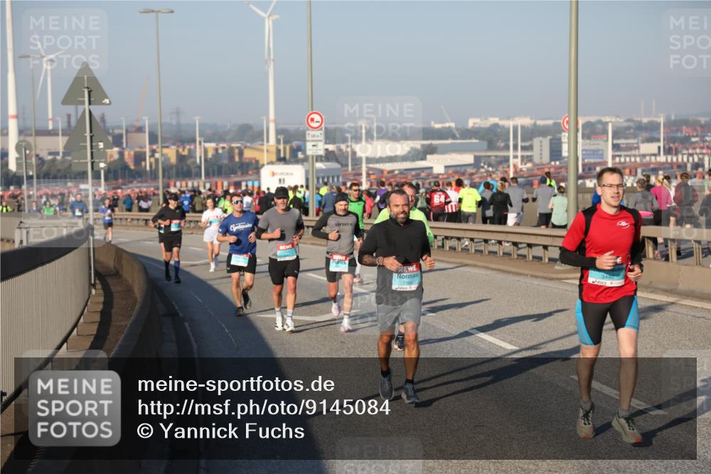 03.10.2025 - Köhlbrandbrückenlauf Yannick Fuchs http://msf.ph/oto/9145084 03.10.2025 08:34:08 Position 2 3193, 3490 meine-sportfotos.de
