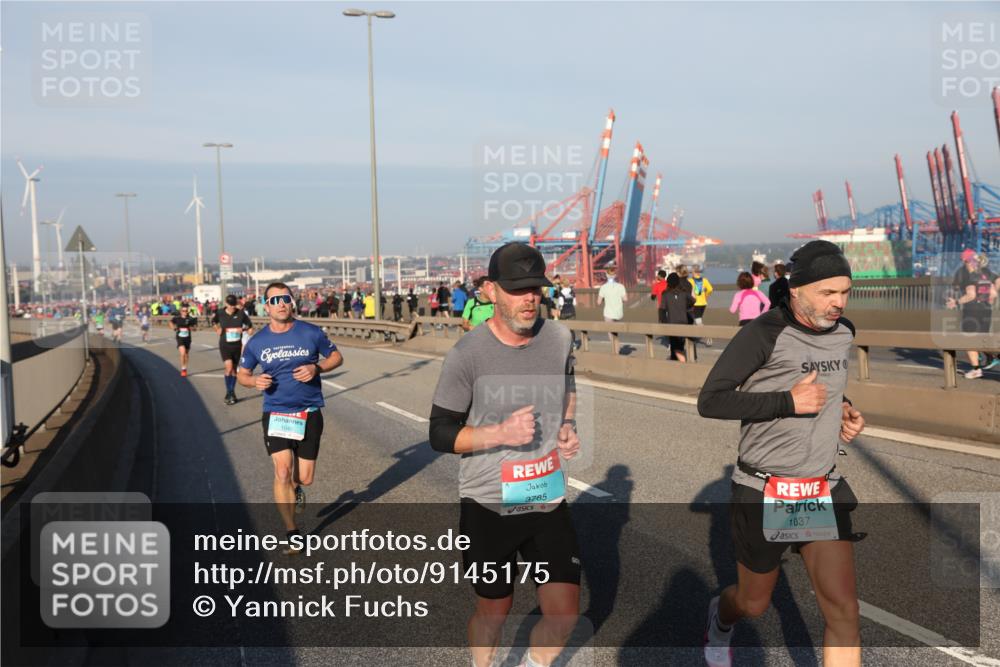 03.10.2025 - Köhlbrandbrückenlauf Yannick Fuchs http://msf.ph/oto/9145175 03.10.2025 08:34:14 Position 2 1040, 3785, 1037 meine-sportfotos.de