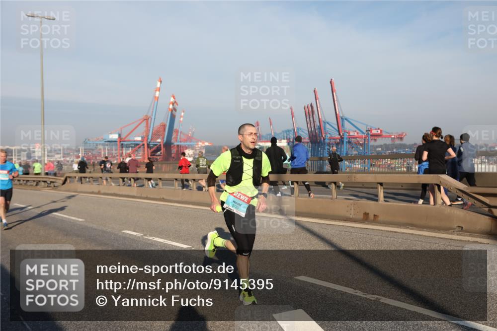 03.10.2025 - Köhlbrandbrückenlauf Yannick Fuchs http://msf.ph/oto/9145395 03.10.2025 08:34:37 Position 2 3720 meine-sportfotos.de