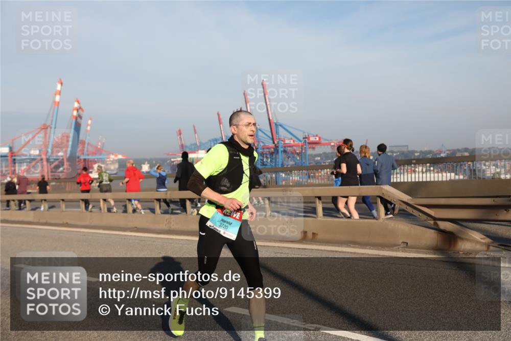 03.10.2025 - Köhlbrandbrückenlauf Yannick Fuchs http://msf.ph/oto/9145399 03.10.2025 08:34:38 Position 2 3720 meine-sportfotos.de
