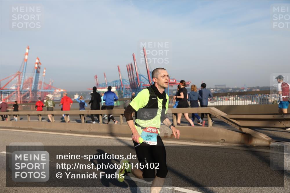 03.10.2025 - Köhlbrandbrückenlauf Yannick Fuchs http://msf.ph/oto/9145402 03.10.2025 08:34:38 Position 2 3720 meine-sportfotos.de