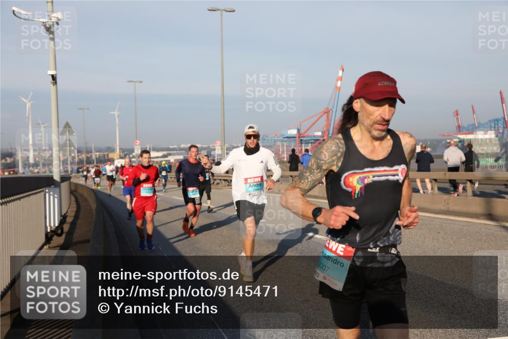 03.10.2025 - Köhlbrandbrückenlauf Yannick Fuchs http://msf.ph/oto/9145471 03.10.2025 08:34:43 Position 2 3494, 3007 meine-sportfotos.de