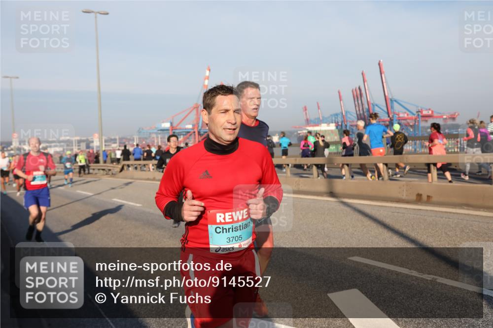 03.10.2025 - Köhlbrandbrückenlauf Yannick Fuchs http://msf.ph/oto/9145527 03.10.2025 08:34:46 Position 2 3705 meine-sportfotos.de