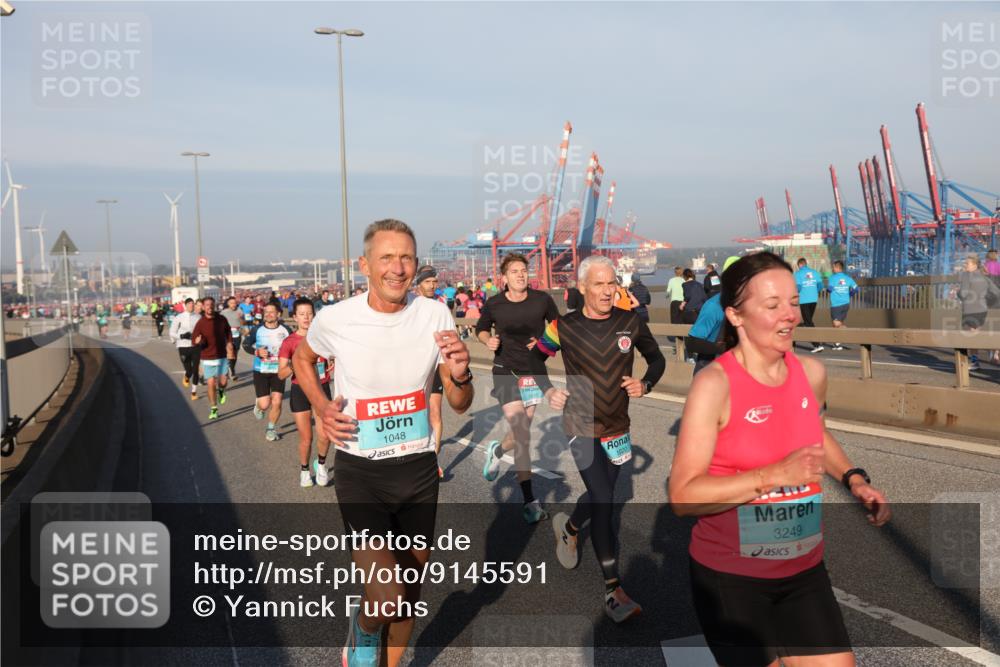 03.10.2025 - Köhlbrandbrückenlauf Yannick Fuchs http://msf.ph/oto/9145591 03.10.2025 08:34:53 Position 2 1048, 3531, 1020, 3249 meine-sportfotos.de