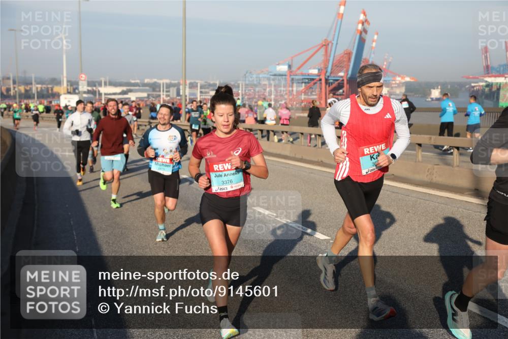 03.10.2025 - Köhlbrandbrückenlauf Yannick Fuchs http://msf.ph/oto/9145601 03.10.2025 08:34:54 Position 2 2879, 3376, 3 meine-sportfotos.de