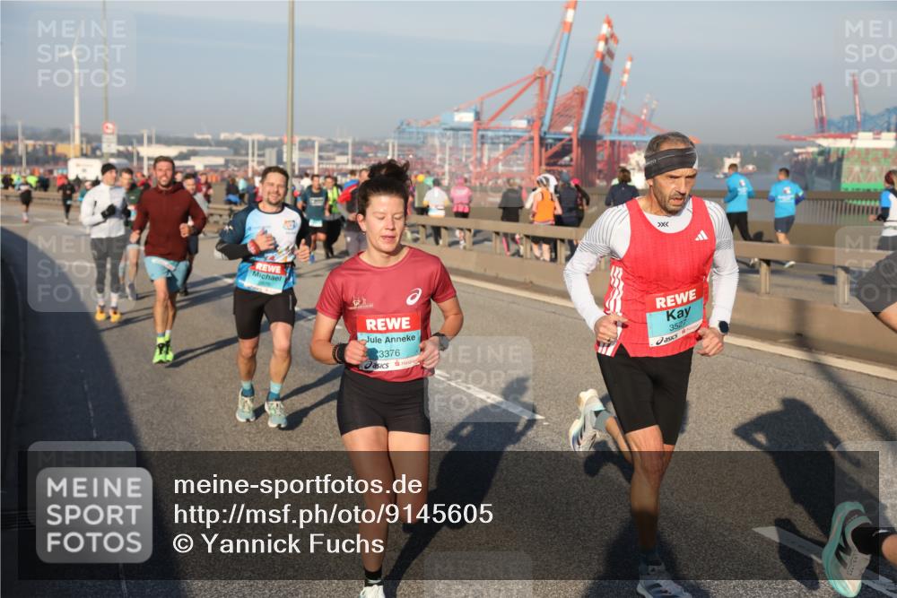 03.10.2025 - Köhlbrandbrückenlauf Yannick Fuchs http://msf.ph/oto/9145605 03.10.2025 08:34:54 Position 2 3376, 3527 meine-sportfotos.de