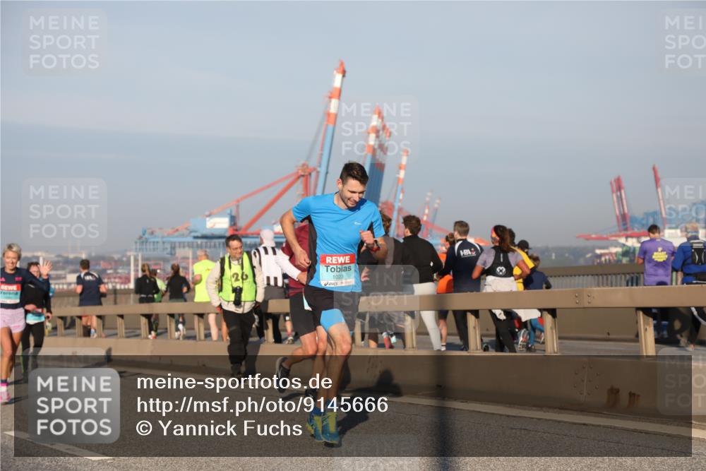 03.10.2025 - Köhlbrandbrückenlauf Yannick Fuchs http://msf.ph/oto/9145666 03.10.2025 08:35:03 Position 2 1023 meine-sportfotos.de