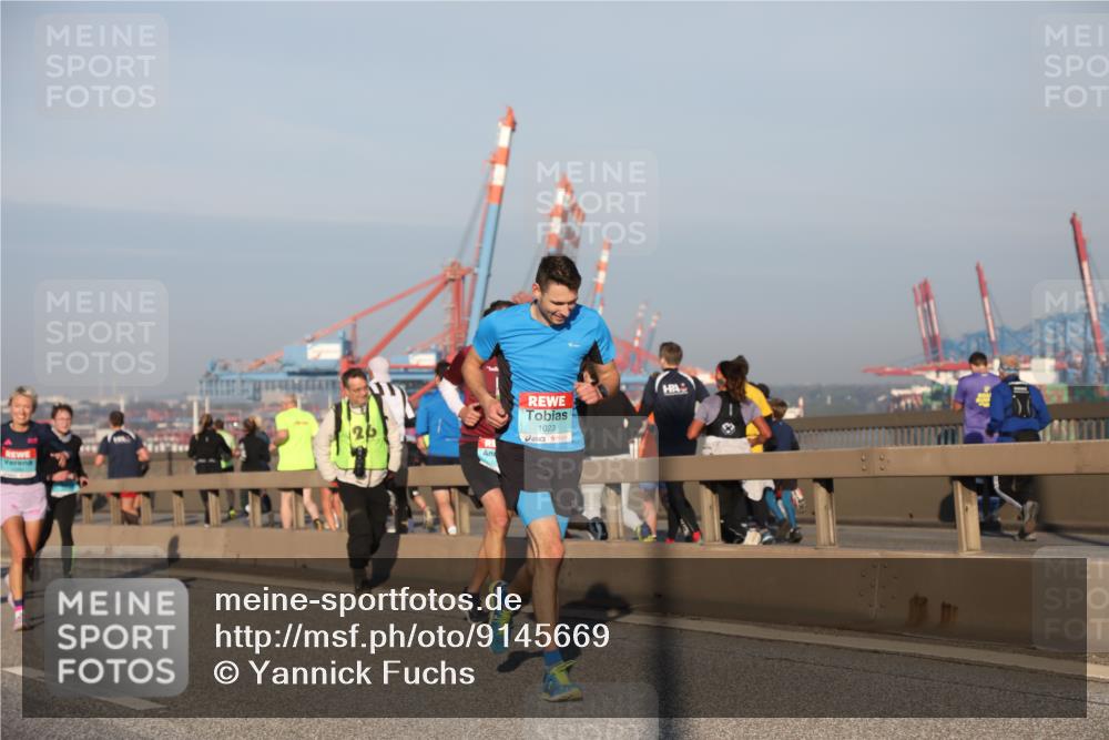 03.10.2025 - Köhlbrandbrückenlauf Yannick Fuchs http://msf.ph/oto/9145669 03.10.2025 08:35:03 Position 2 1023 meine-sportfotos.de