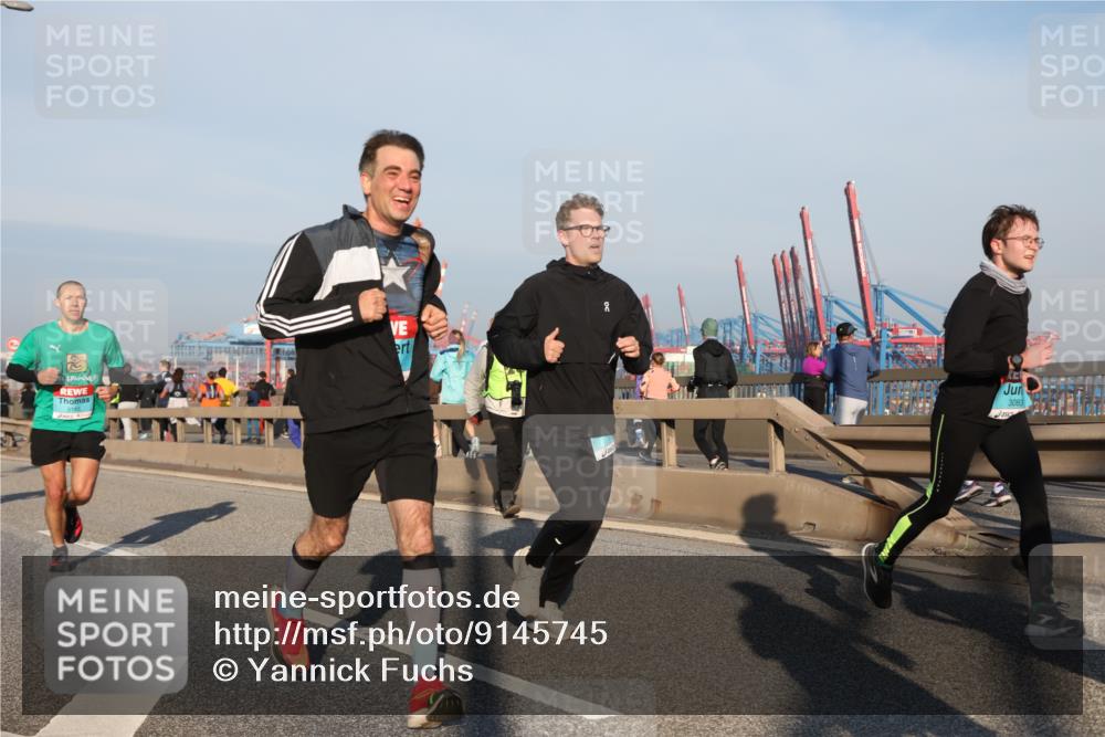 03.10.2025 - Köhlbrandbrückenlauf Yannick Fuchs http://msf.ph/oto/9145745 03.10.2025 08:35:08 Position 2 3185, 3083 meine-sportfotos.de