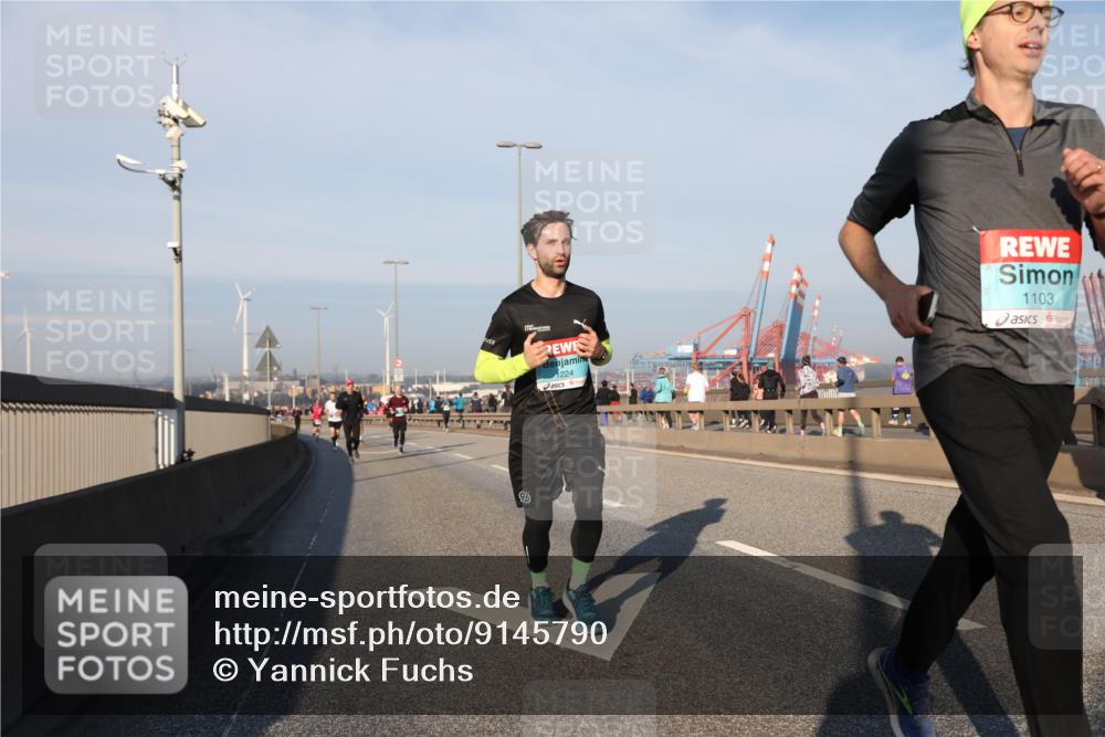 03.10.2025 - Köhlbrandbrückenlauf Yannick Fuchs http://msf.ph/oto/9145790 03.10.2025 08:35:12 Position 2 1224, 1103, 96 meine-sportfotos.de