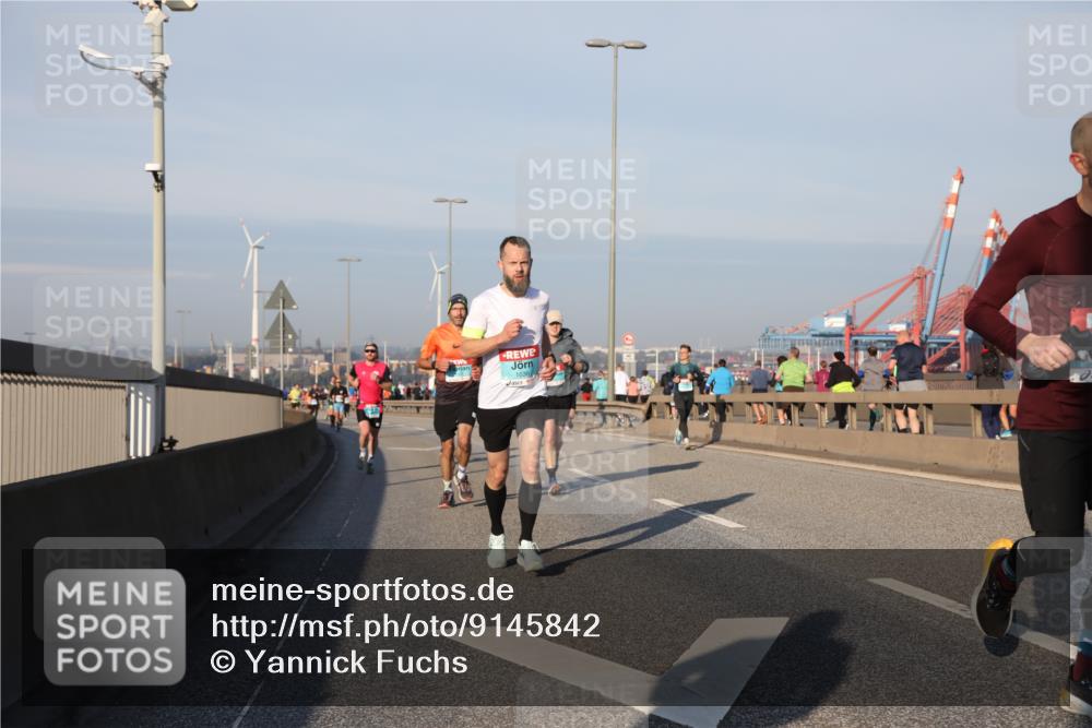 03.10.2025 - Köhlbrandbrückenlauf Yannick Fuchs http://msf.ph/oto/9145842 03.10.2025 08:35:19 Position 2 1036 meine-sportfotos.de