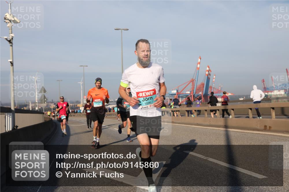03.10.2025 - Köhlbrandbrückenlauf Yannick Fuchs http://msf.ph/oto/9145860 03.10.2025 08:35:20 Position 2 1036 meine-sportfotos.de