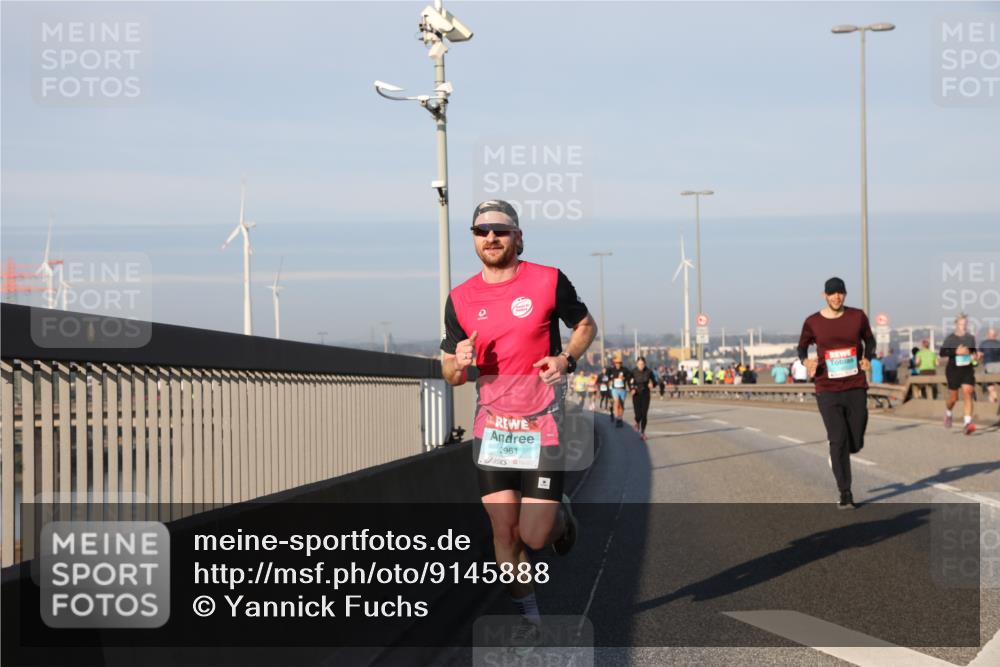 03.10.2025 - Köhlbrandbrückenlauf Yannick Fuchs http://msf.ph/oto/9145888 03.10.2025 08:35:23 Position 2 2961 meine-sportfotos.de