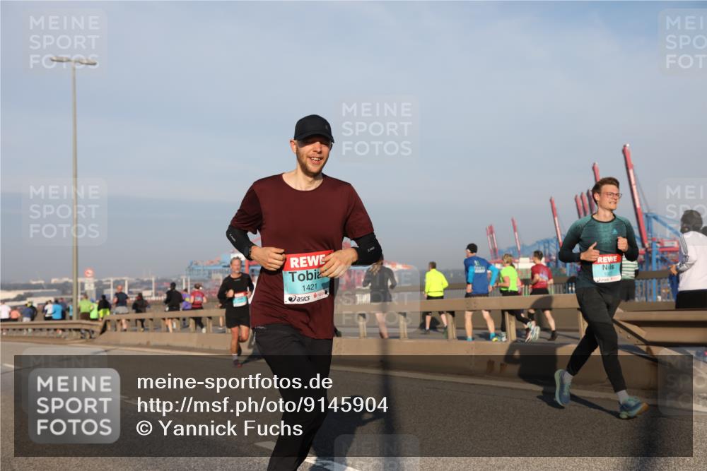 03.10.2025 - Köhlbrandbrückenlauf Yannick Fuchs http://msf.ph/oto/9145904 03.10.2025 08:35:25 Position 2 1421, 1027 meine-sportfotos.de