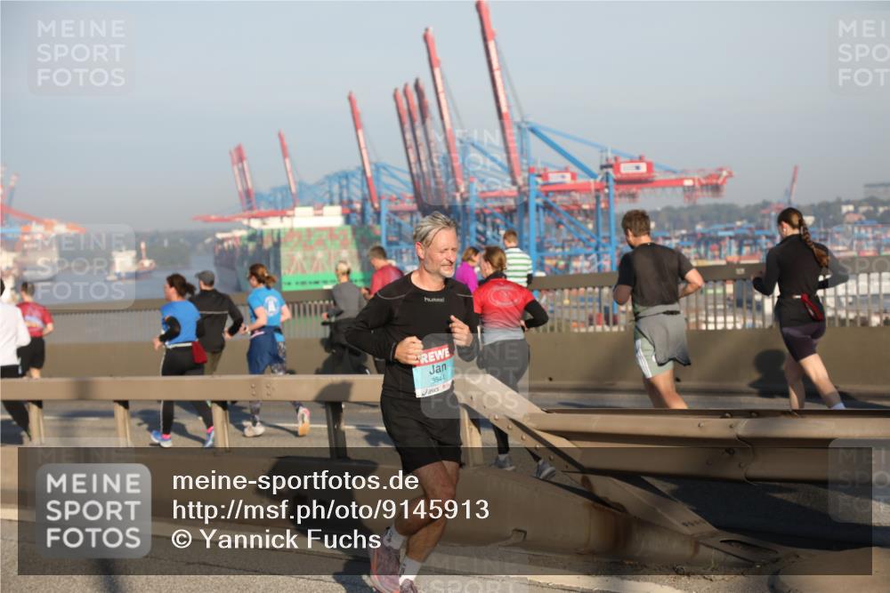 03.10.2025 - Köhlbrandbrückenlauf Yannick Fuchs http://msf.ph/oto/9145913 03.10.2025 08:35:28 Position 2 3544 meine-sportfotos.de