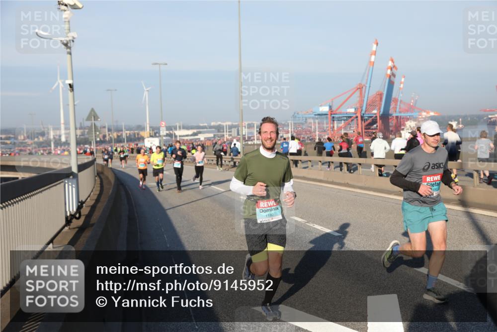 03.10.2025 - Köhlbrandbrückenlauf Yannick Fuchs http://msf.ph/oto/9145952 03.10.2025 08:35:34 Position 2 1180 meine-sportfotos.de
