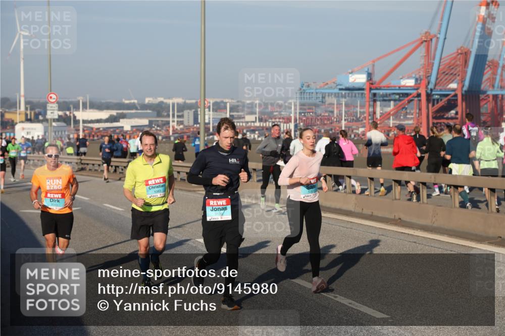 03.10.2025 - Köhlbrandbrückenlauf Yannick Fuchs http://msf.ph/oto/9145980 03.10.2025 08:35:37 Position 2 1083, 3043, 3136, 1251 meine-sportfotos.de